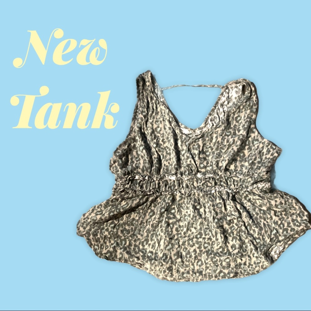 NWT! Cute tank top that a peplum look